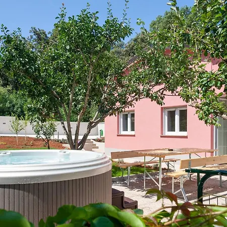 Family-friendly House With Hot Tub Banjole, Pula - 27689 *