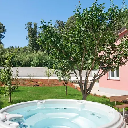 Family-friendly House With Hot Tub Banjole, Pula - 27689 *