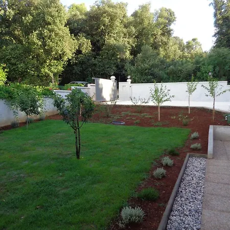 Family-friendly House With Hot Tub Banjole, Pula - 27689 *