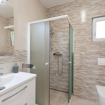 Family-friendly House With Hot Tub Banjole, Pula - 27689 Banjole