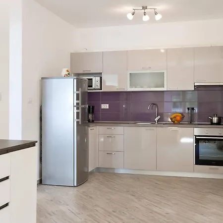 Family-friendly House With Hot Tub Banjole, Pula - 27689